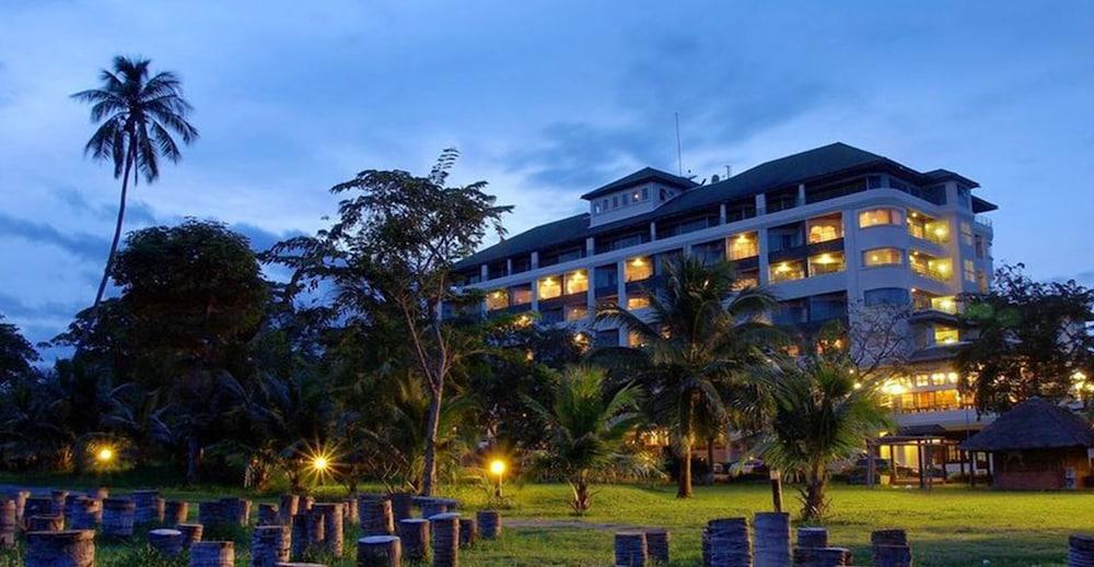 Khanom Golden Beach Hotel Bagian luar foto