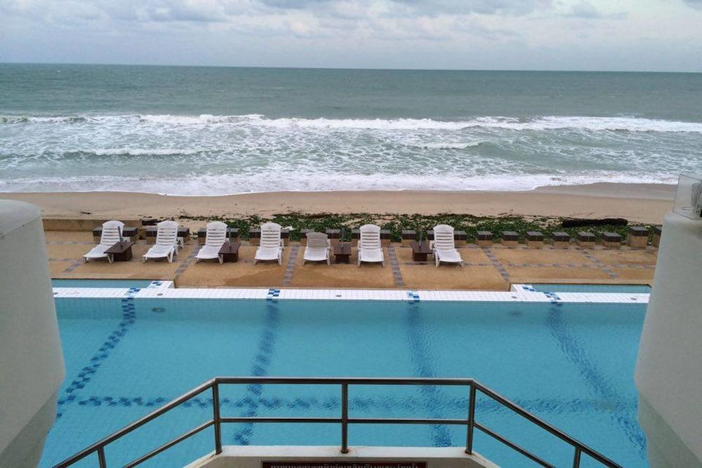 Khanom Golden Beach Hotel Bagian luar foto